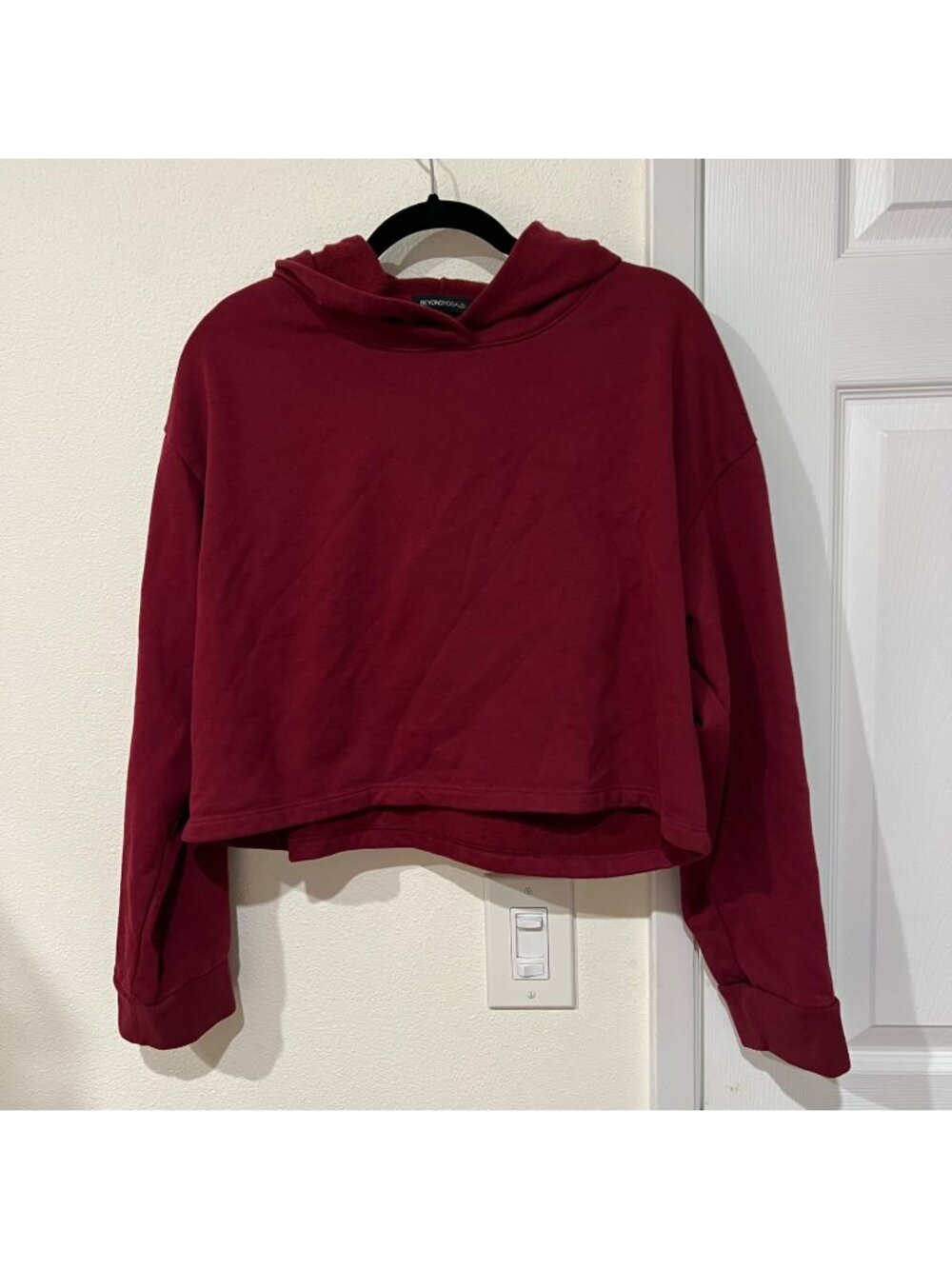 Beyond Yoga Soft LuxeFleece Burgundy Cropped Hoodie Size Medium